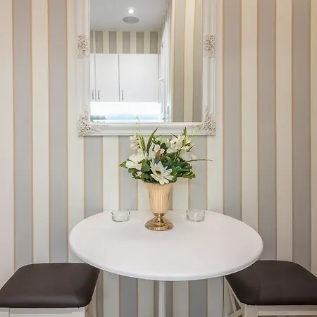 Charming Ilisia 1br Near Mt Station Διαμέρισμα *
