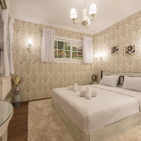 Charming Ilisia 1br Near Mt Station