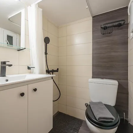 Charming Ilisia 1br Near Mt Station Apartment