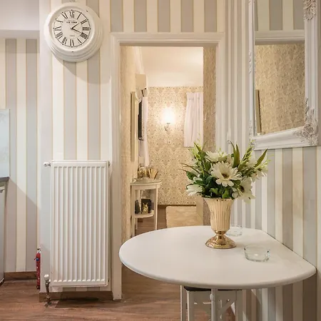 Apartment Charming Ilisia 1br Near Mt Station *