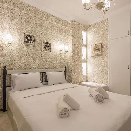 Charming Ilisia 1br Near Mt Station